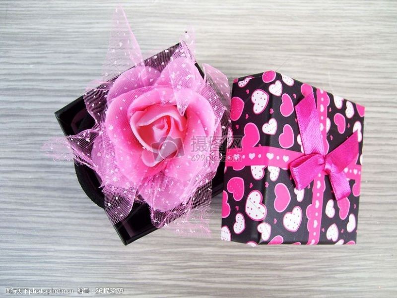 彩色的礼盒粉色的礼物盒