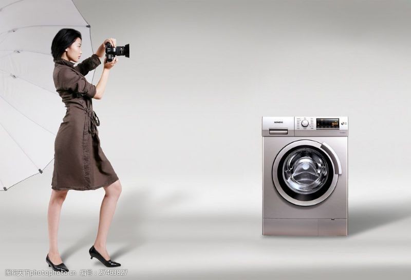 美的洗衣机拍照的时尚美女图片