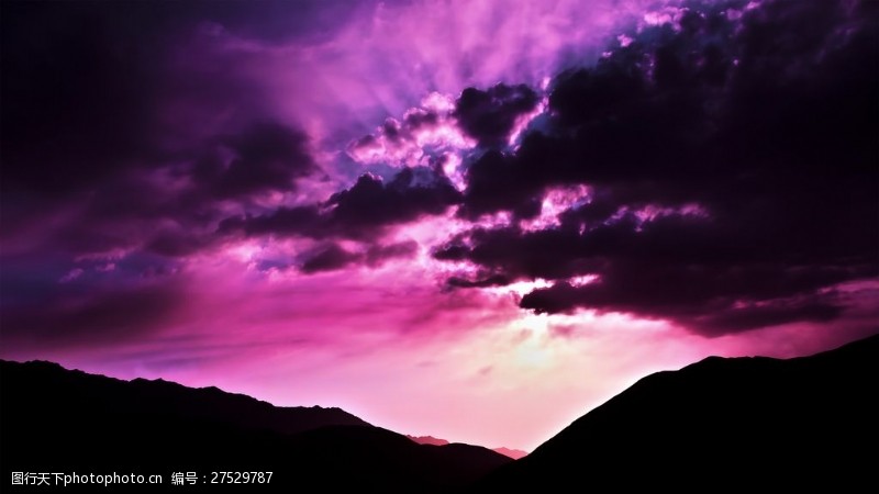 唯美的紫色天空风景图片