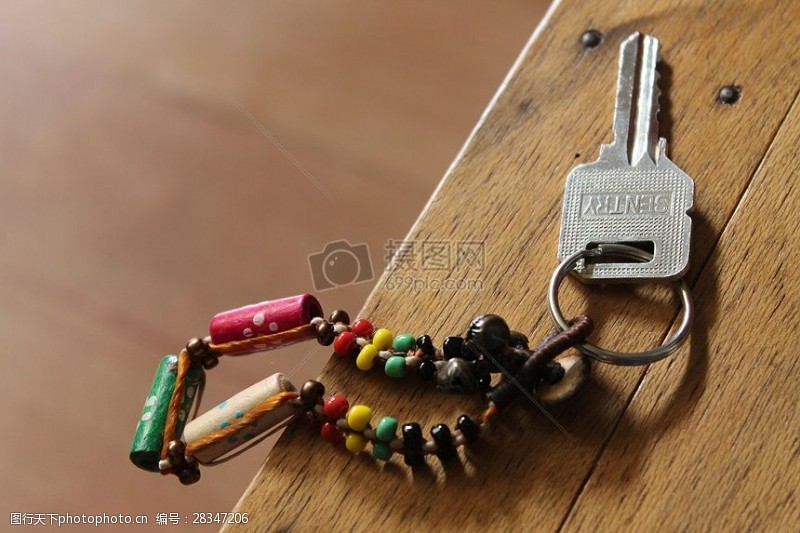 斑点漂亮的钥匙扣和钥匙