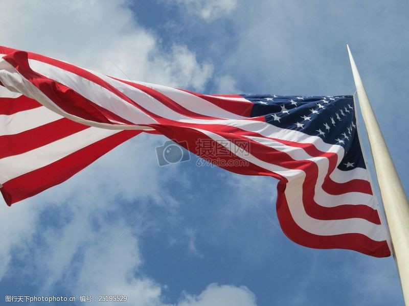 挥杆飘扬的美国国旗
