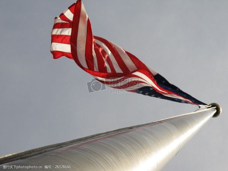 星条旗天空下的美国国旗