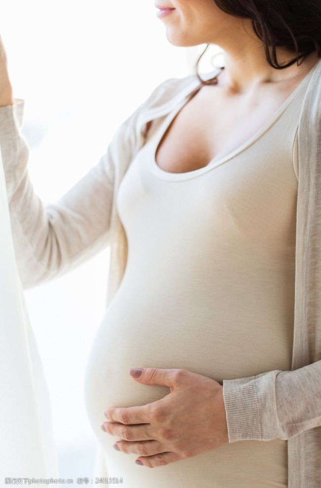长期孕妇抱肚子