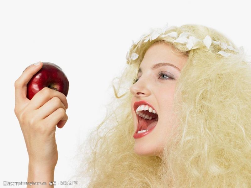 大头娃娃手拿苹果的浓妆金发女孩图片图片