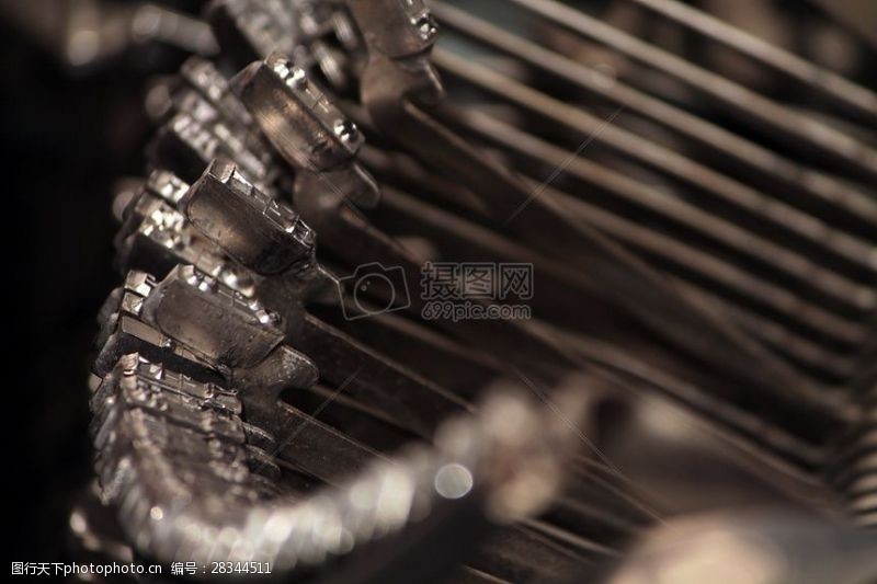 金属的手金属的打字机