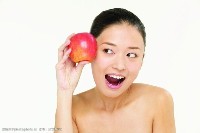 健康美女手拿苹果的美白女性图片
