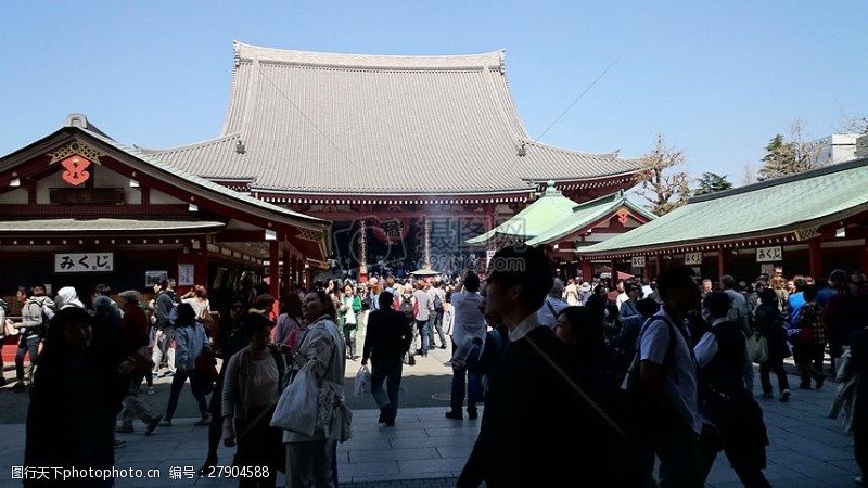 樱花旅游寺庙中的人群