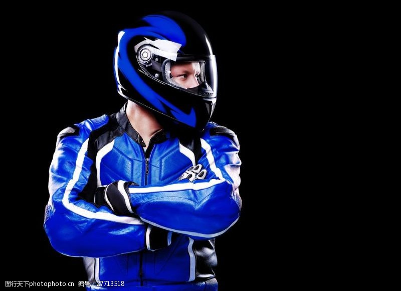 男性摩托车车手身穿摩托车车手服的男人图片