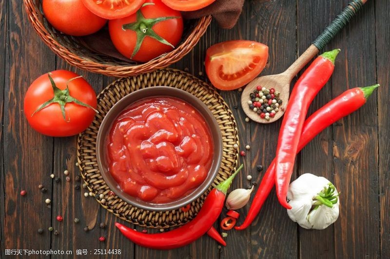 大蒜番茄酱与辣椒香料图片