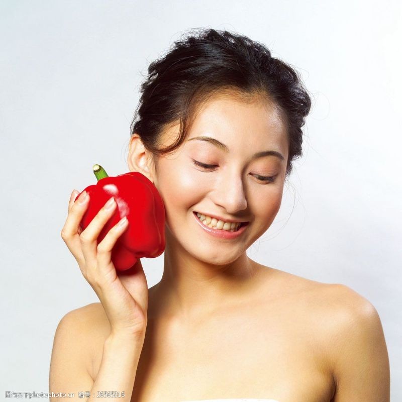 瘦身模特红辣椒与健康美女图片