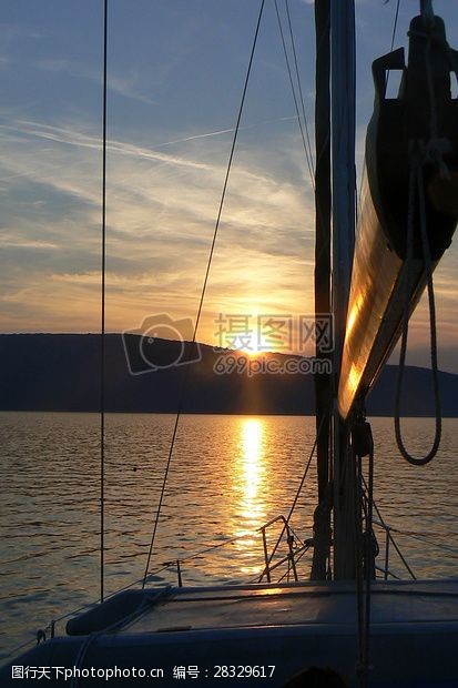 夕阳下的帆船夕阳下的景色
