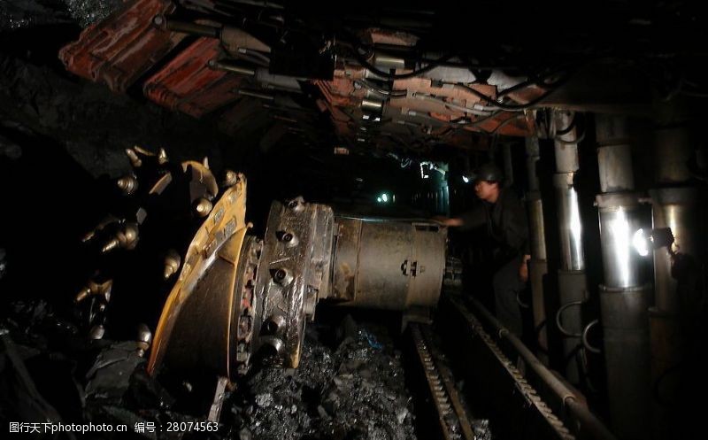 地下矿井采煤机工作面图片