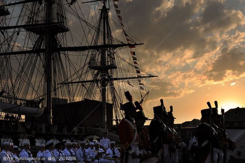 马萨诸塞州夕阳下的宪法号古战舰