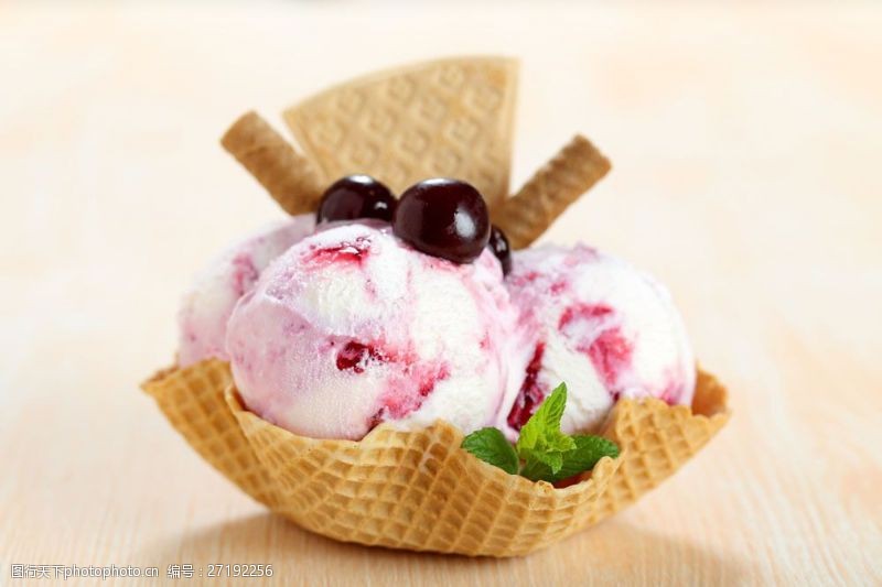 果味冰淇淋蛋卷冰淇淋图片