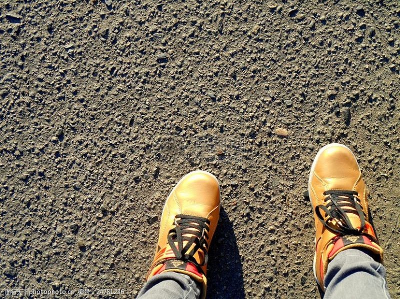 路高峰散步沥青运动鞋训练师金红