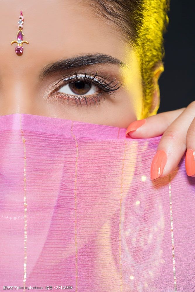 半成品蒙面纱的印度美女图片