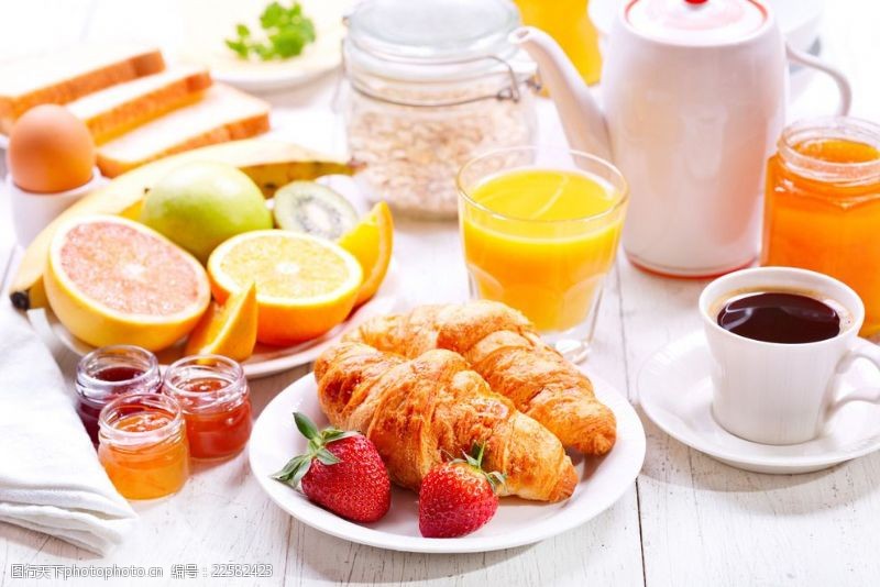 橙汁丰盛的早餐